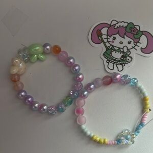 Elegant Silver Crystal Necklace with Intricate Detailing